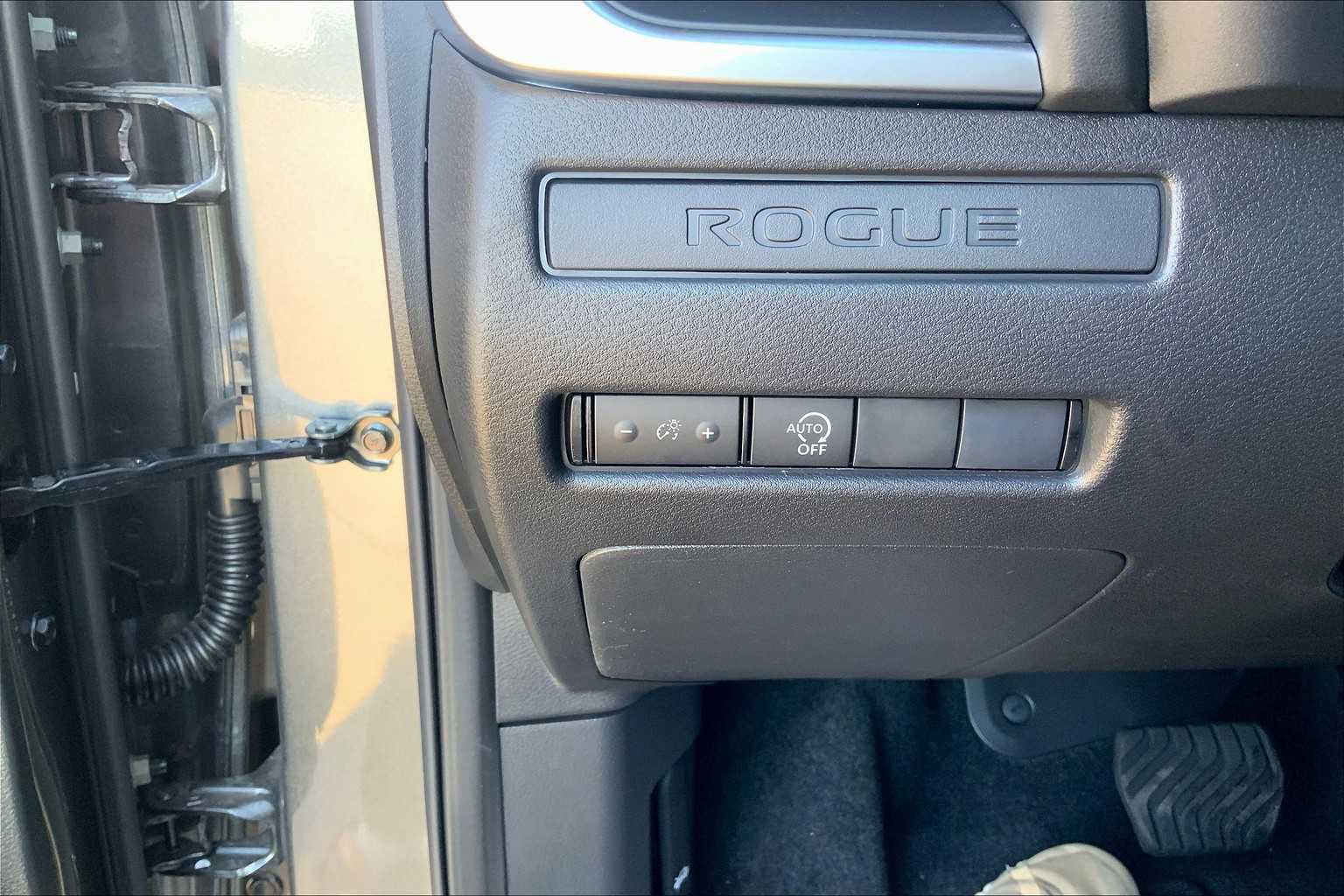Certified 2025 Nissan Rogue S FWD image 16