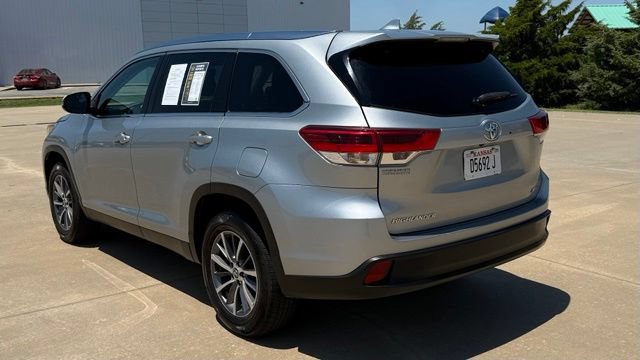 Used 2019 Toyota Highlander XLE FWD image 6