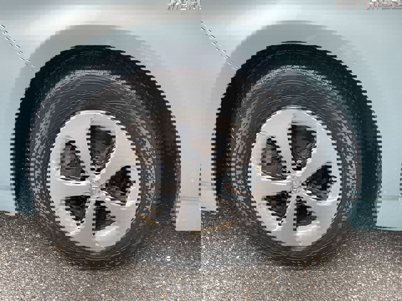 Used 2014 Toyota Prius Three image 26