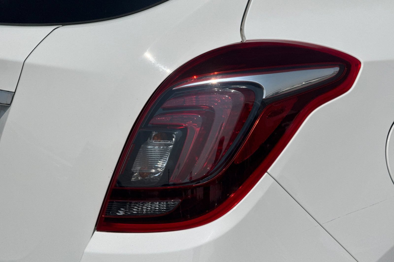 Used 2018 Buick Encore Essence FWD image 48