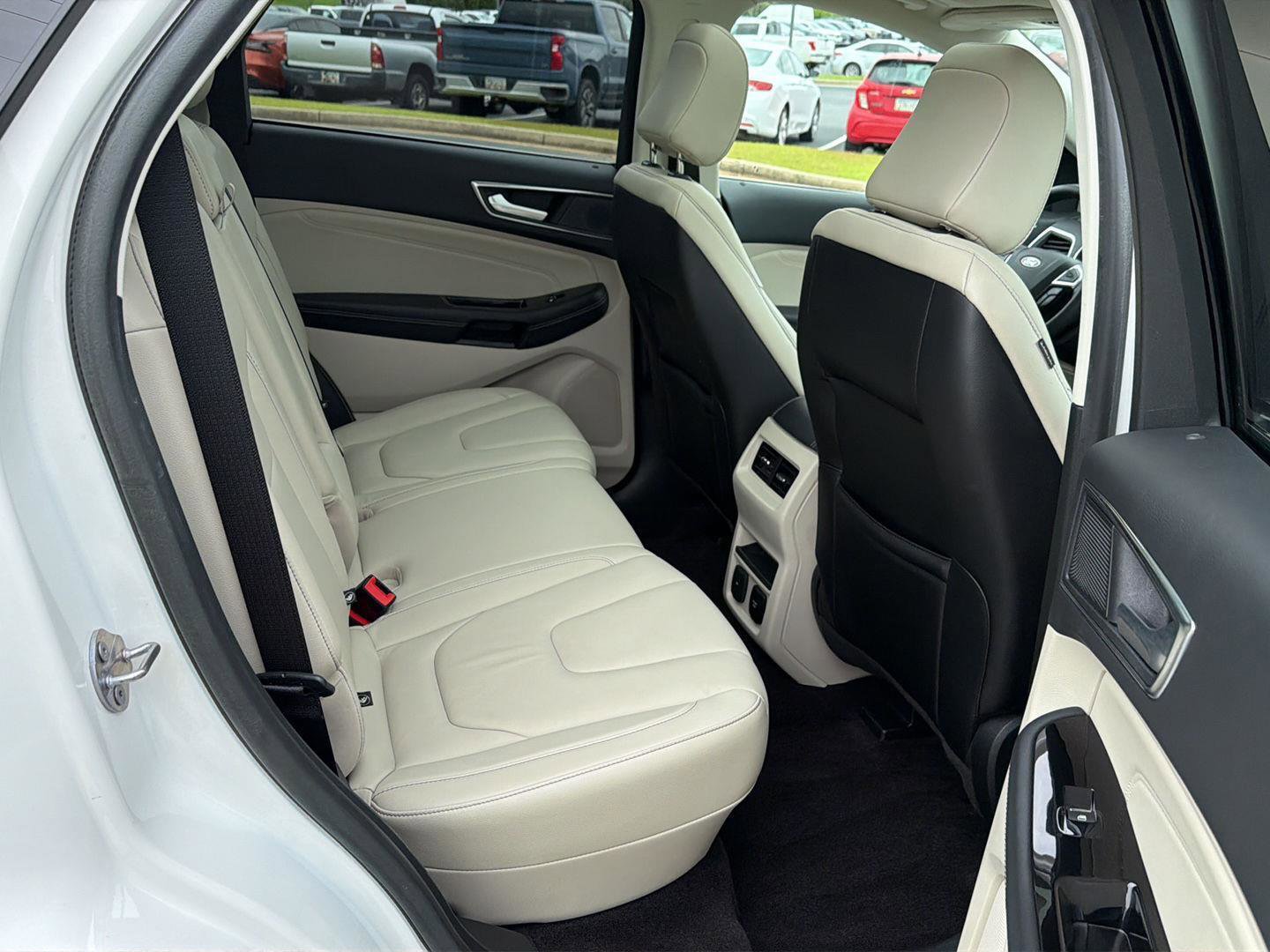 Used 2020 Ford Edge Titanium FWD image 12