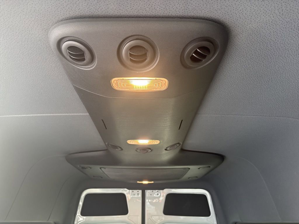 Used 2024 Mercedes-Benz Sprinter 2500 image 24