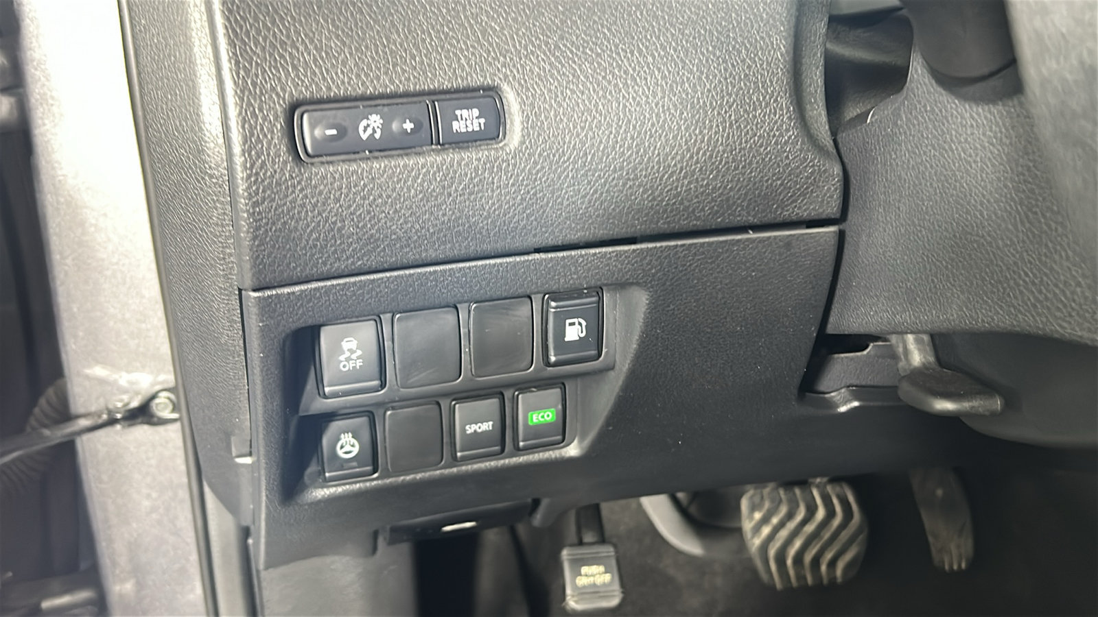 Used 2020 Nissan Rogue S FWD image 22