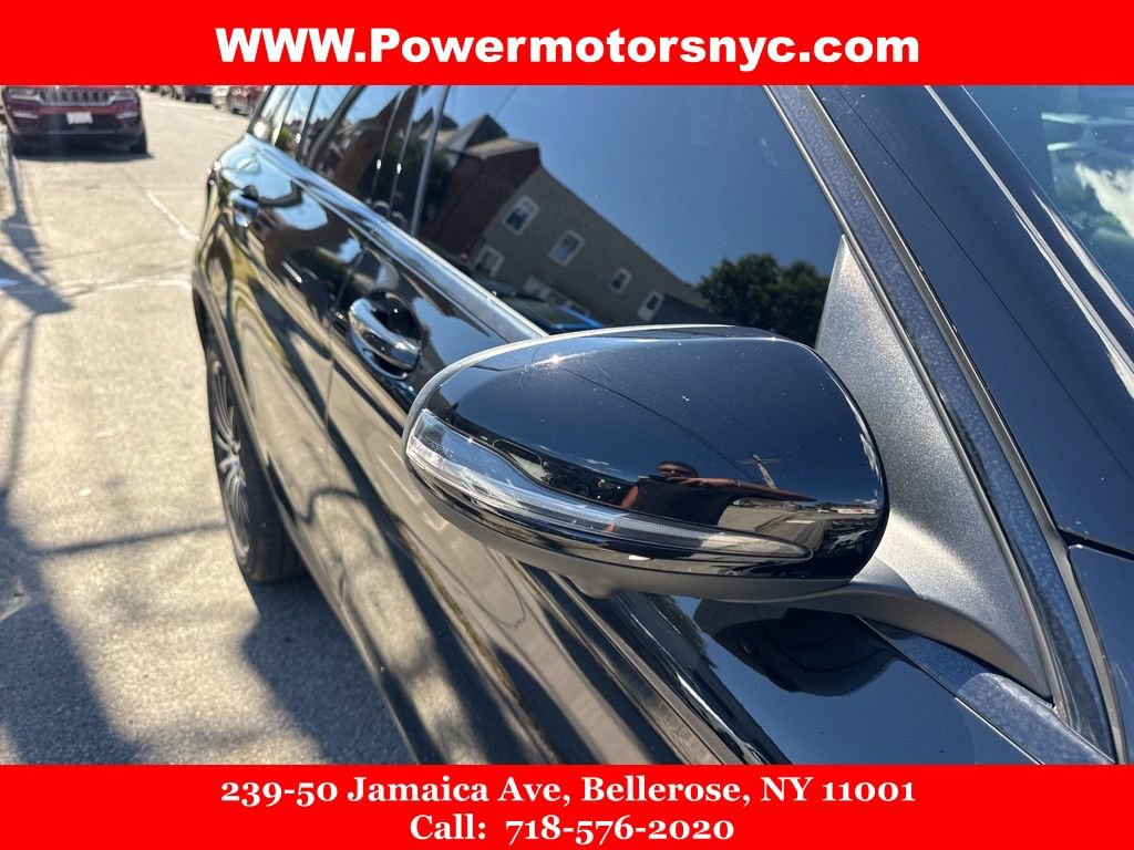 Used 2022 Mercedes-Benz GLC 300 4MATIC w/ AMG Line image 11