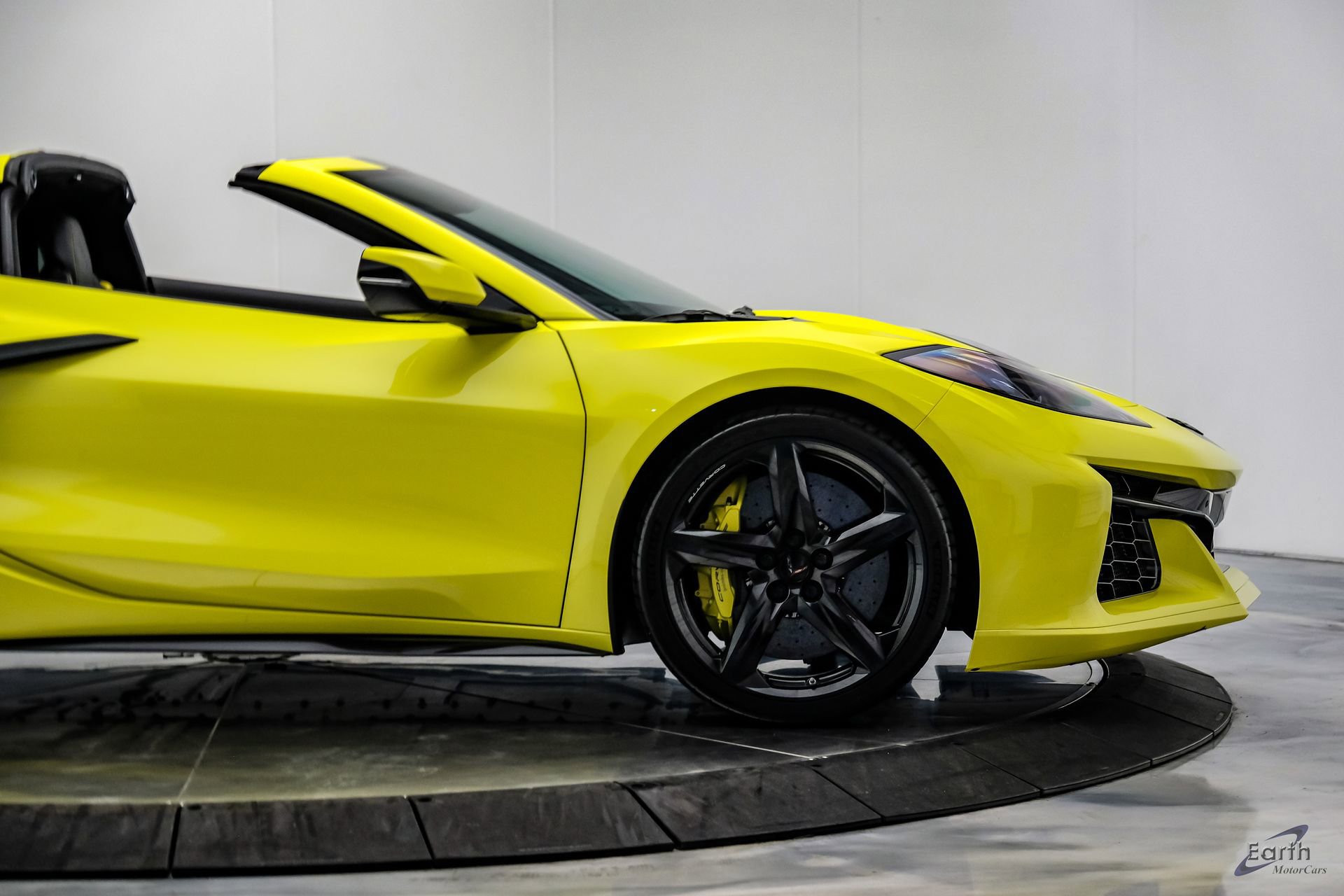 Used 2024 Chevrolet Corvette Z06 w/ Stealth Interior Trim Package RWD image 30