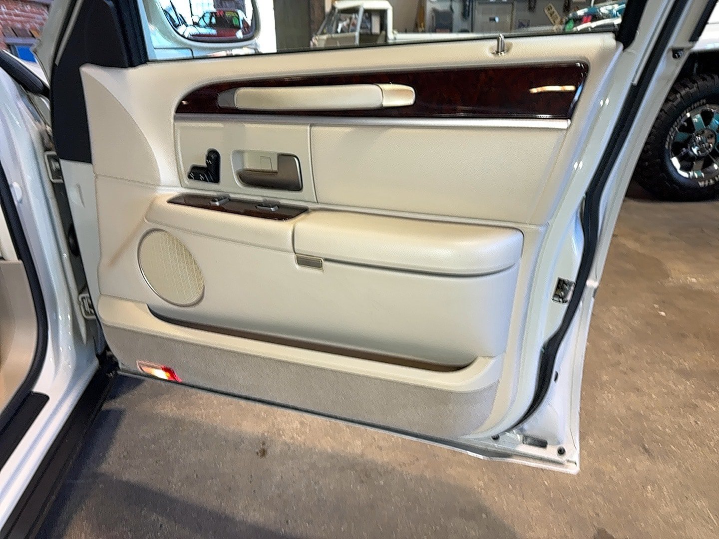 Used 2007 Lincoln Town Car Signature RWD image 70