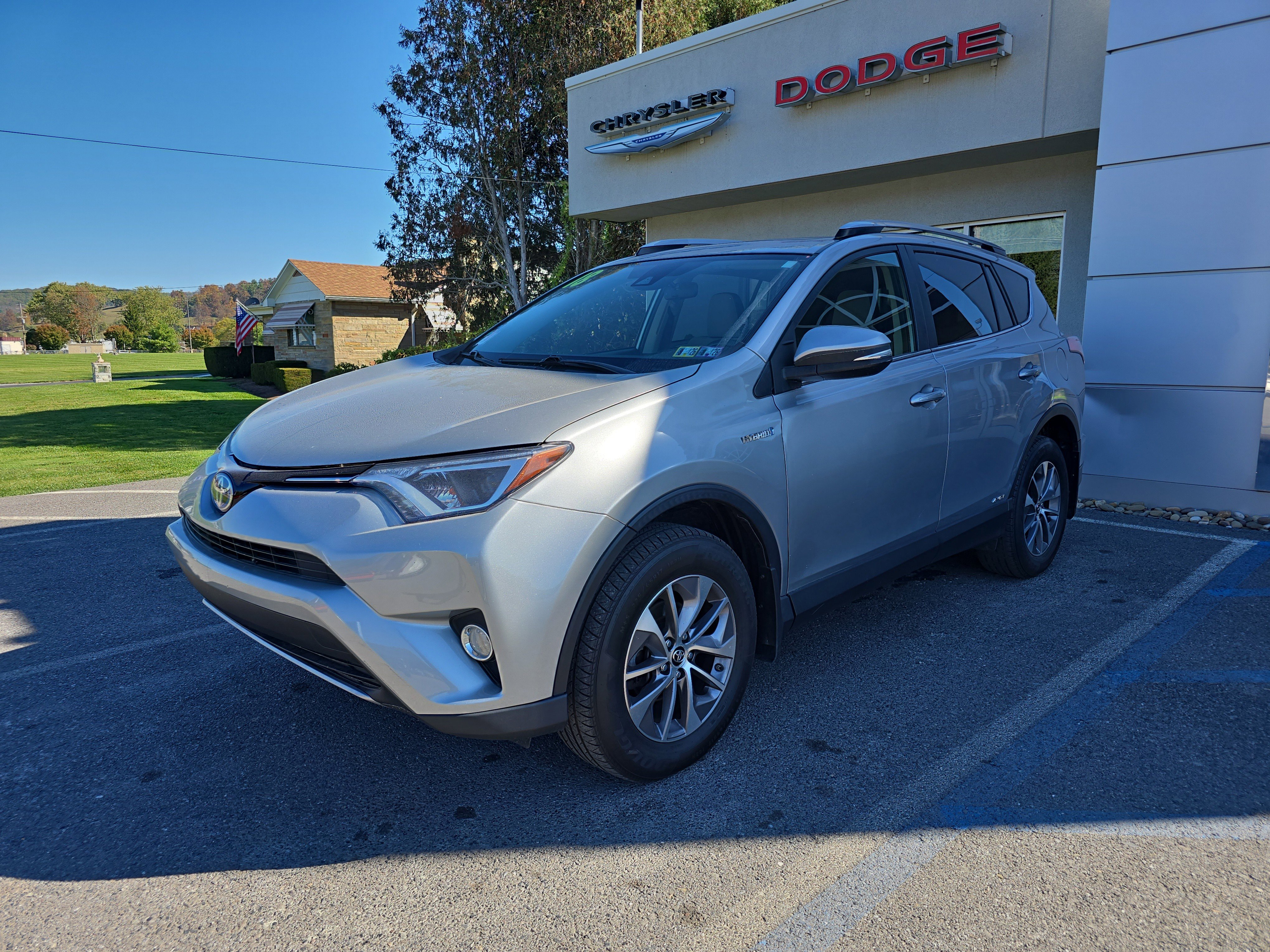 Used 2018 Toyota RAV4 XLE image 8