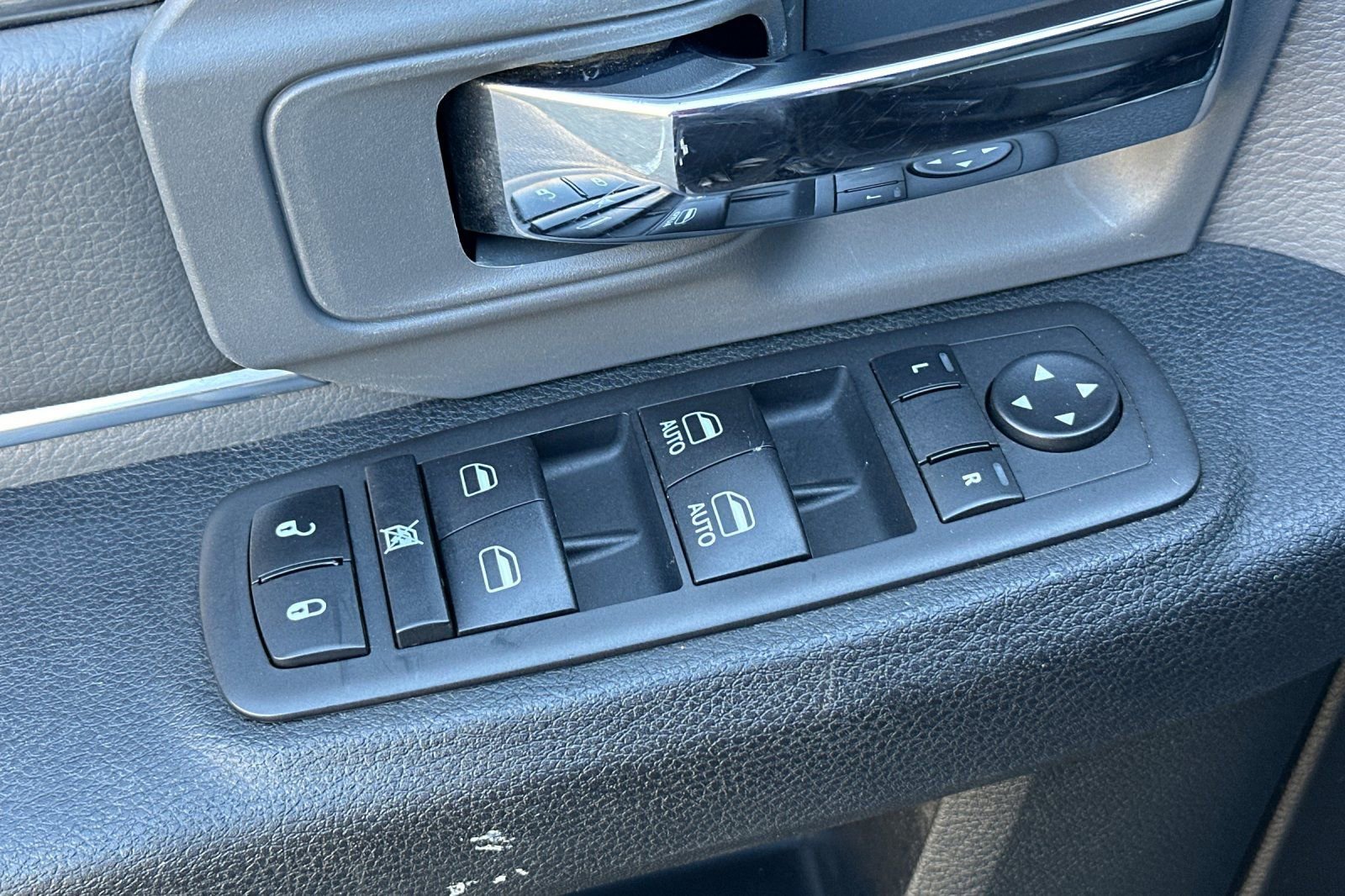 Used 2024 RAM 1500 Classic SLT image 12