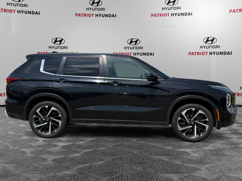 Used 2024 Mitsubishi Outlander SE AWD/4WD image 2