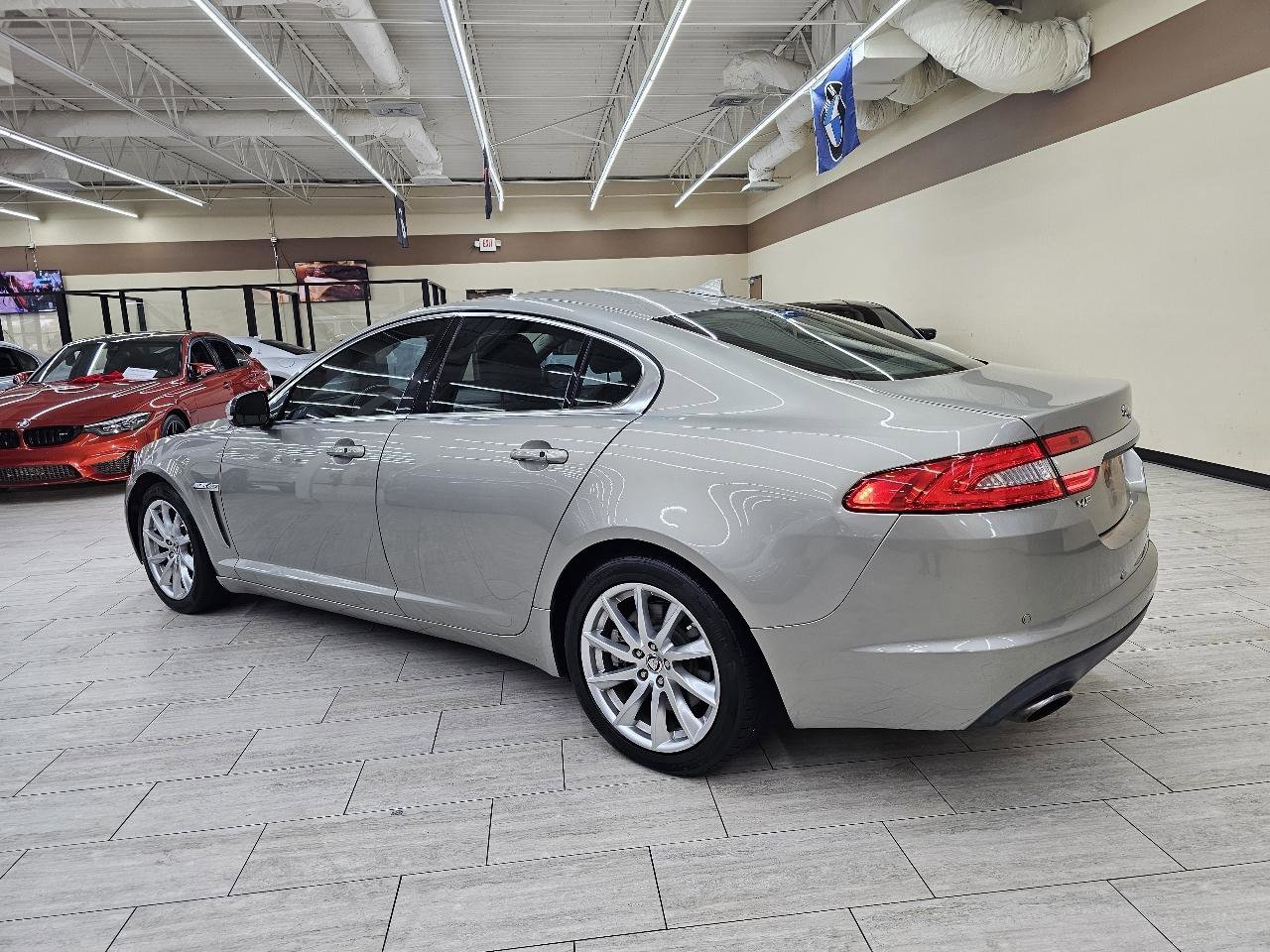 Used 2013 Jaguar XF image 8