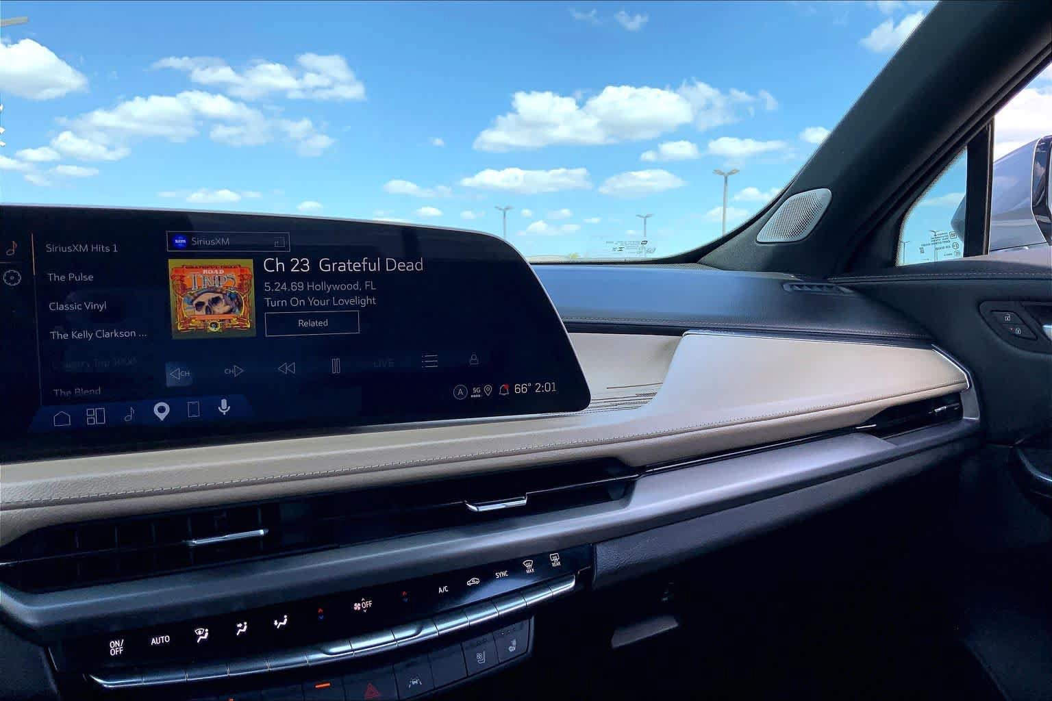 Used 2025 Cadillac XT4 Premium Luxury w/ Technology Package FWD image 35