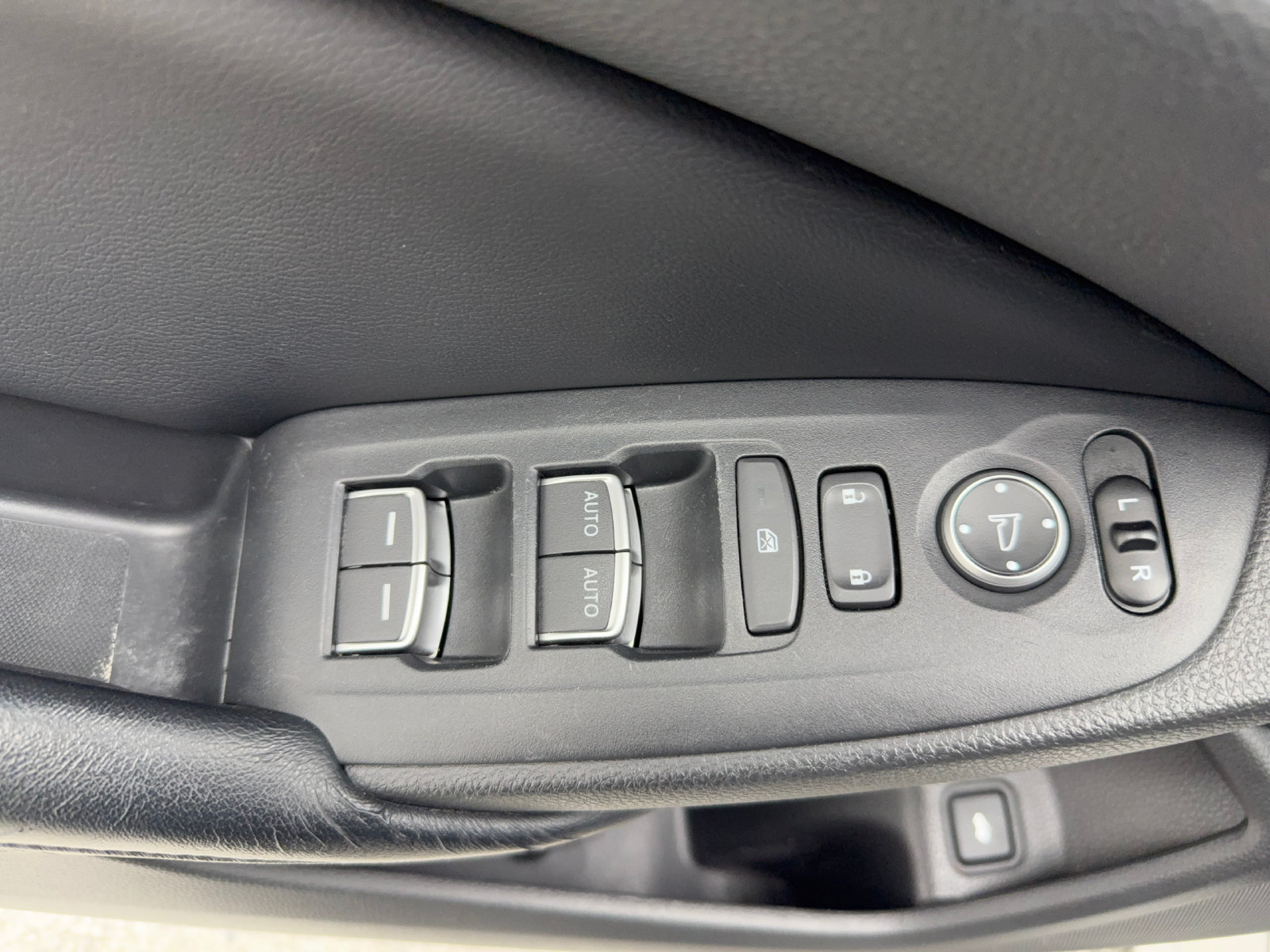 Used 2018 Honda Accord EX image 28