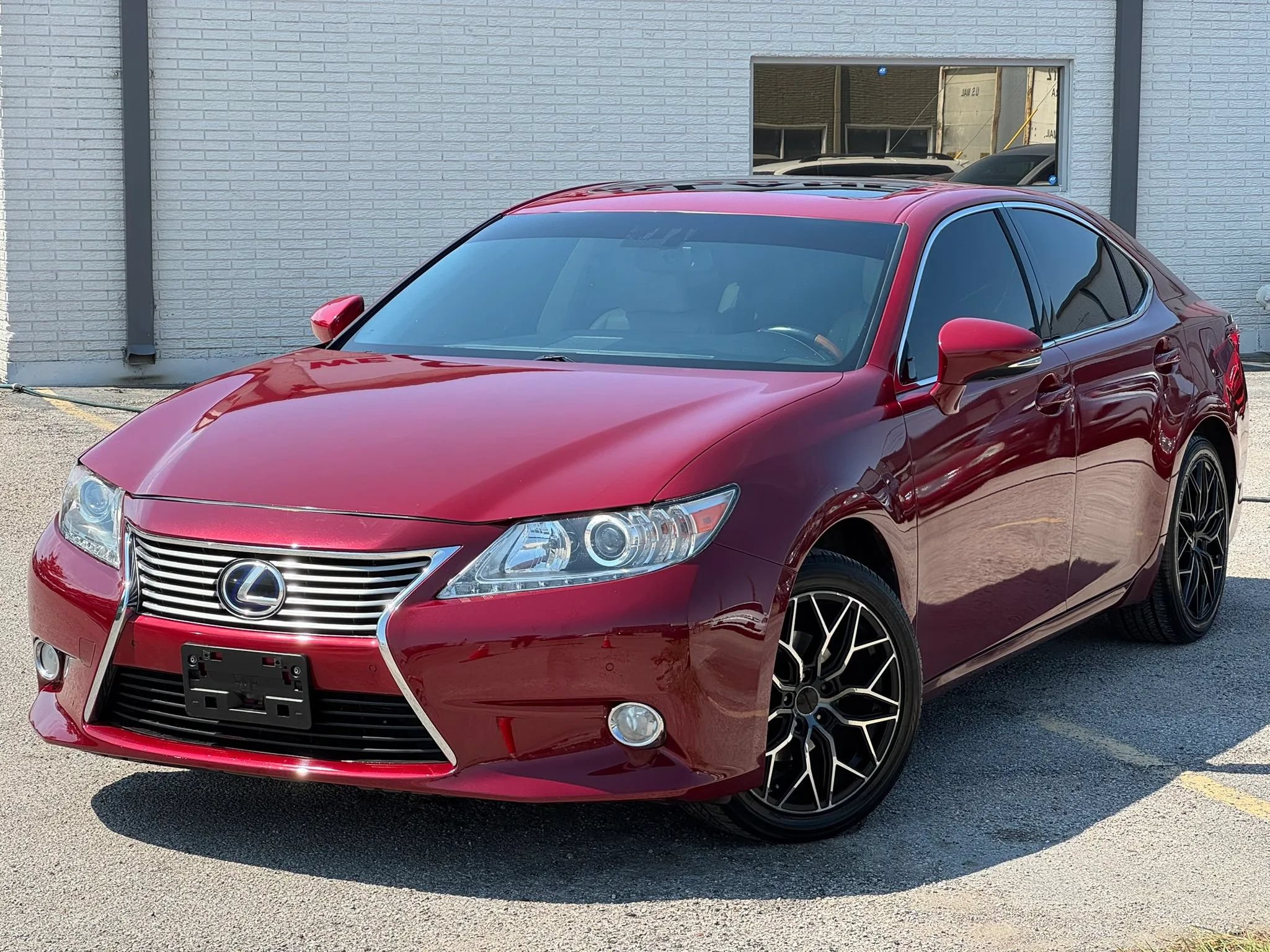 Used 2013 Lexus ES 300h w/ Premium Pkg FWD image 2