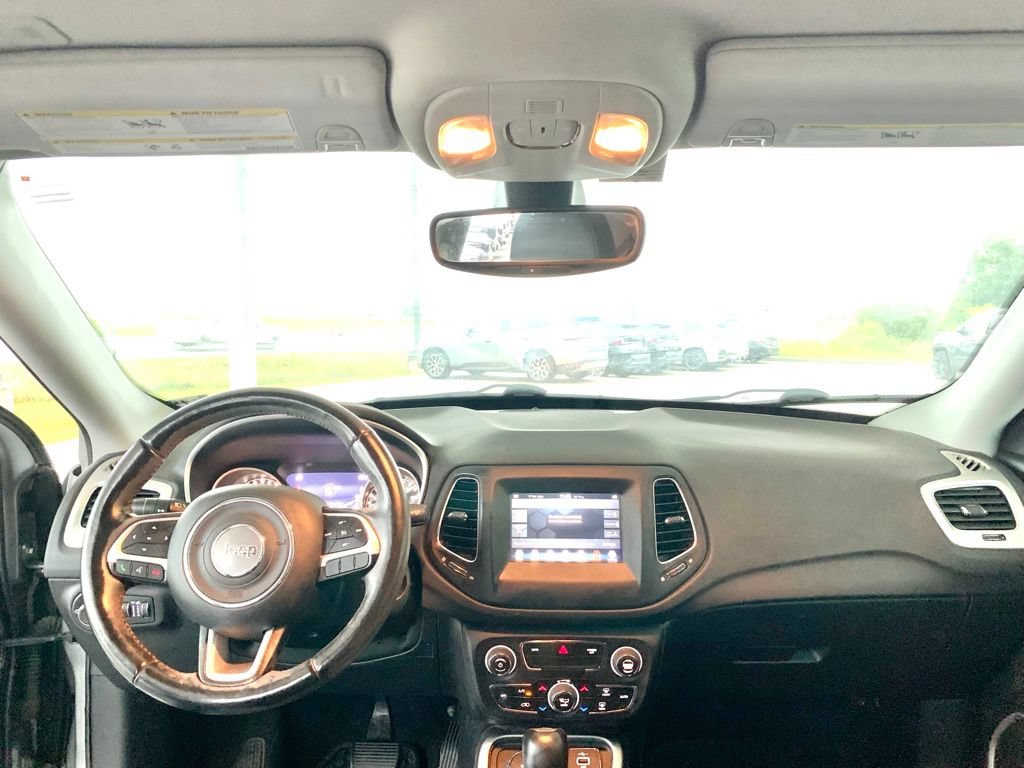 Used 2019 Jeep Compass Latitude w/ Popular Equipment Group AWD/4WD image 15