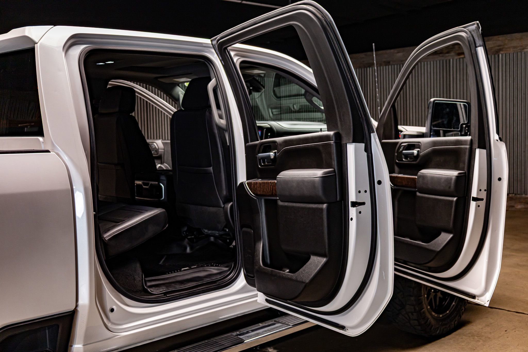 Used 2023 GMC Sierra 2500 Denali w/ Denali Ultimate Package image 30