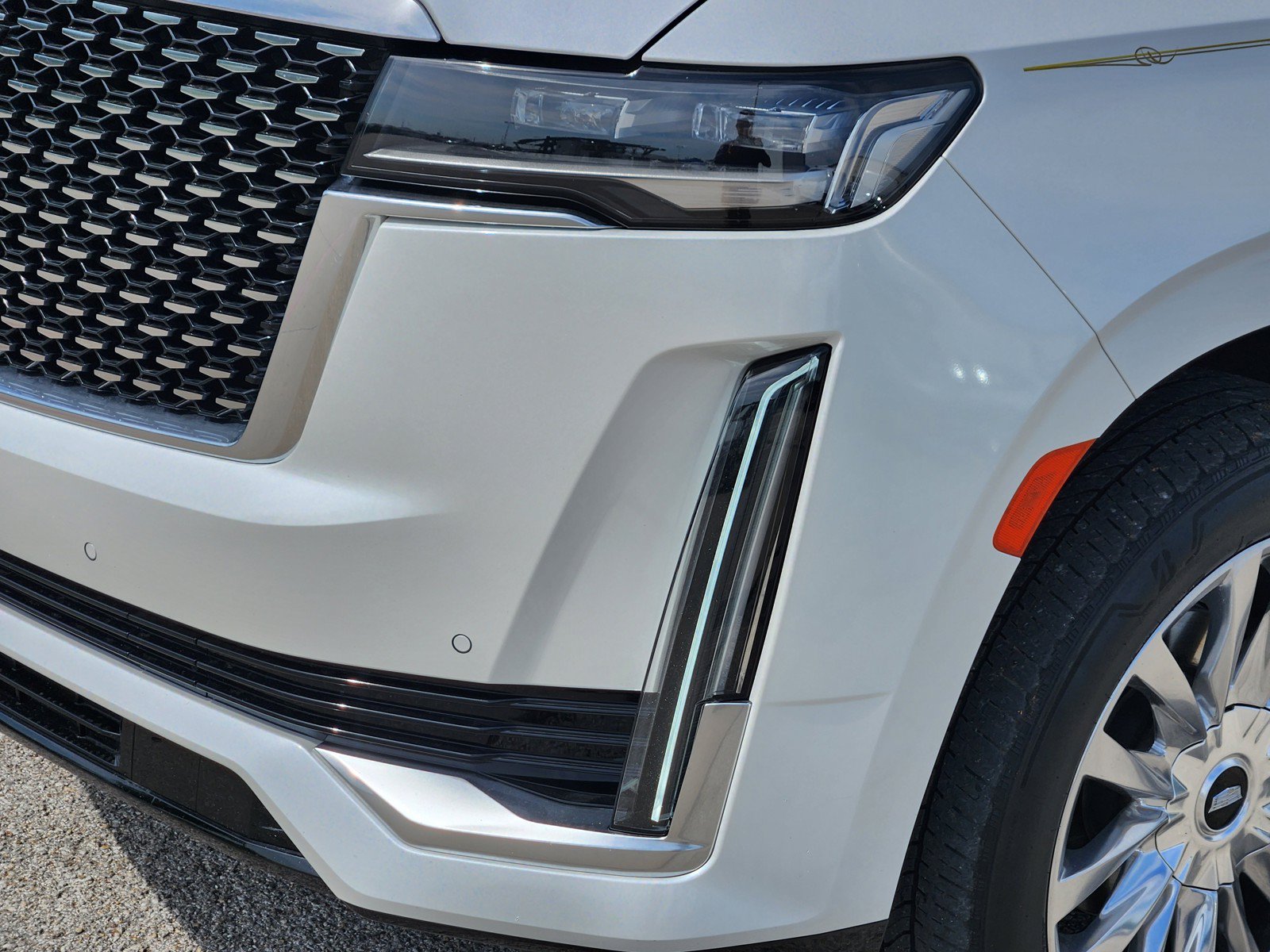 Certified 2024 Cadillac Escalade ESV Luxury RWD image 28