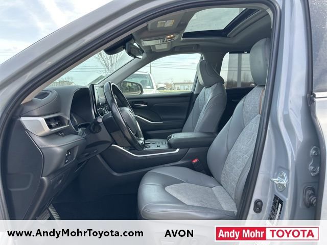 Used 2022 Toyota Highlander Bronze Edition image 10