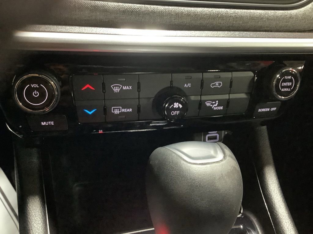 Used 2023 Jeep Compass Latitude AWD/4WD image 35