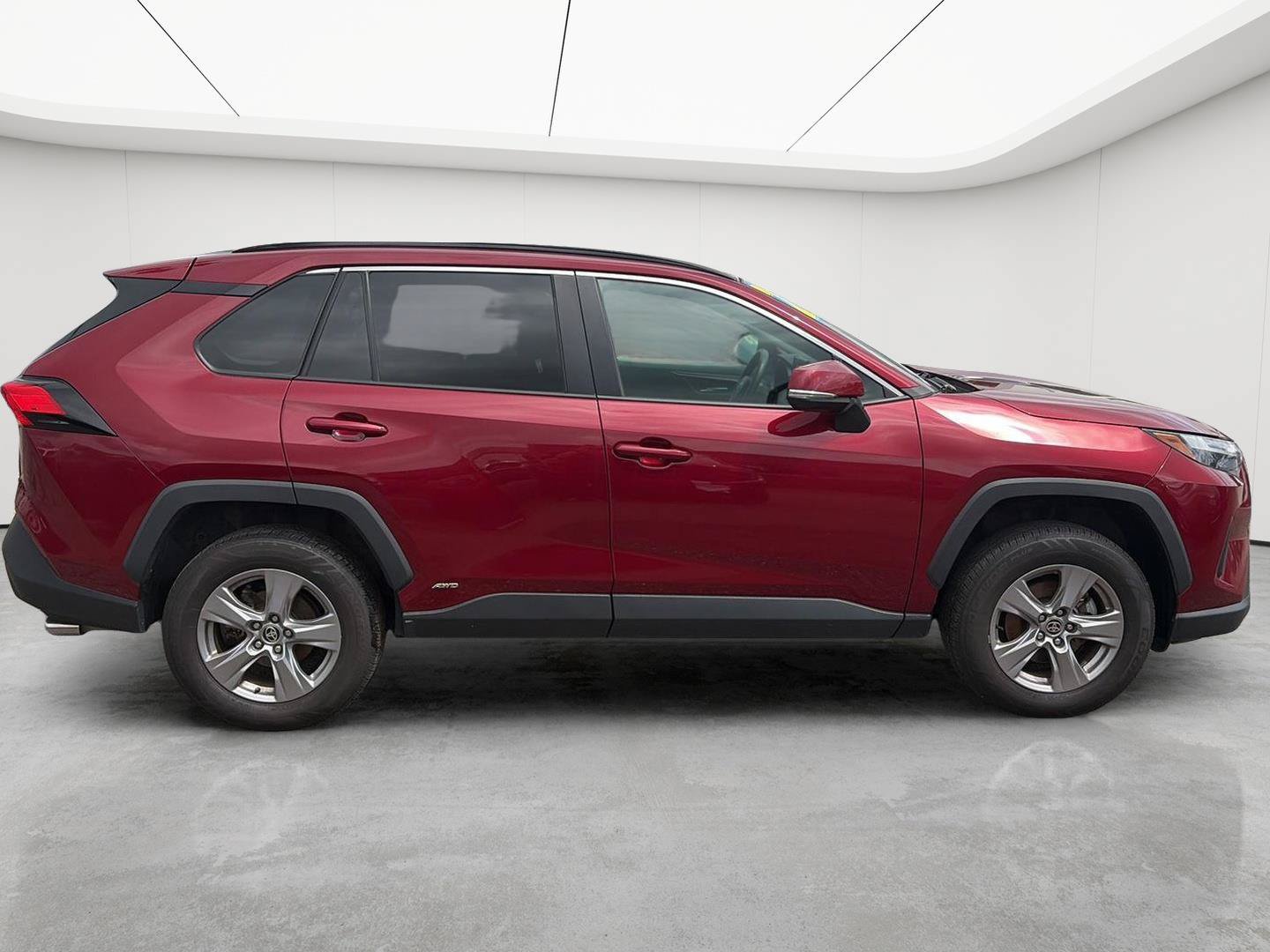Used 2022 Toyota RAV4 XLE w/ Convenience Package AWD/4WD image 7