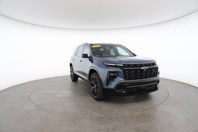 Used 2025 Chevrolet Traverse RS image 28