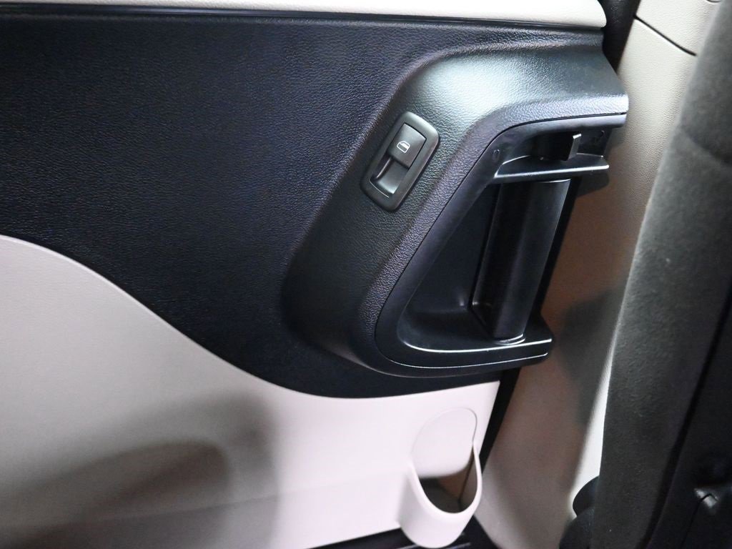 Used 2016 Dodge Grand Caravan SE image 40