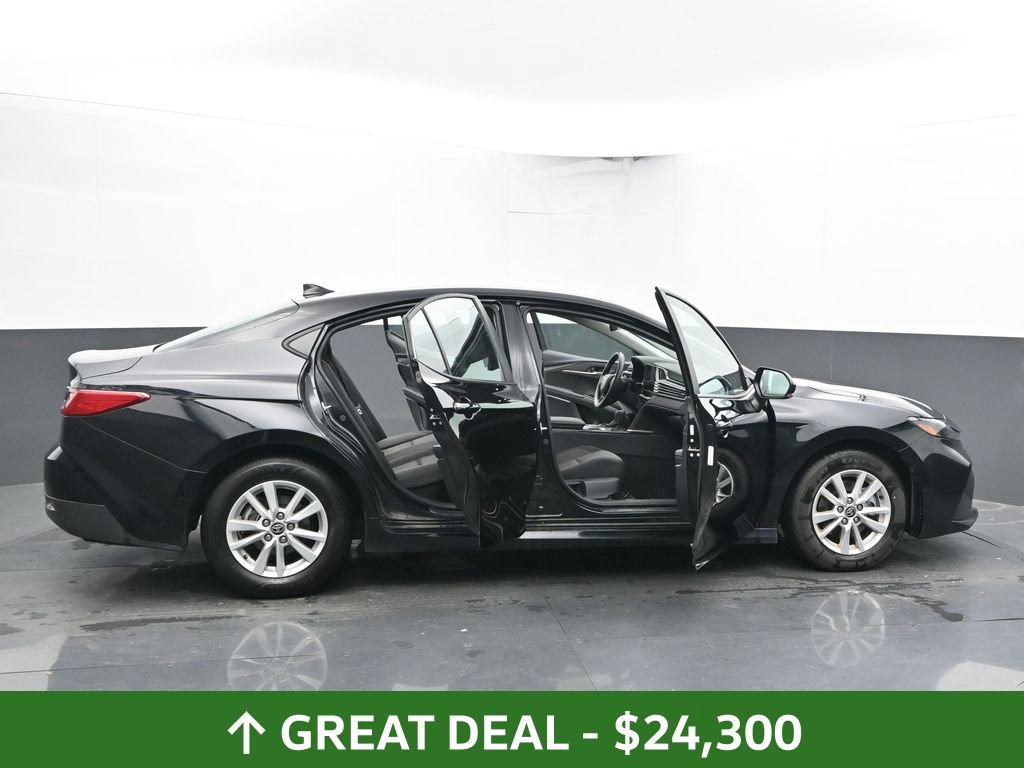 Used 2025 Toyota Camry LE image 58
