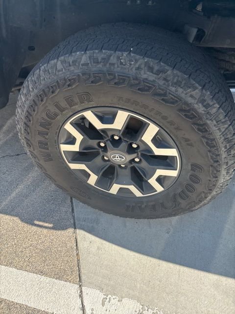 Used 2023 Toyota Tacoma TRD Off-Road w/ Technology Package image 27