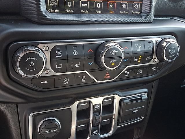 Used 2021 Jeep Wrangler Unlimited Sahara AWD/4WD image 19