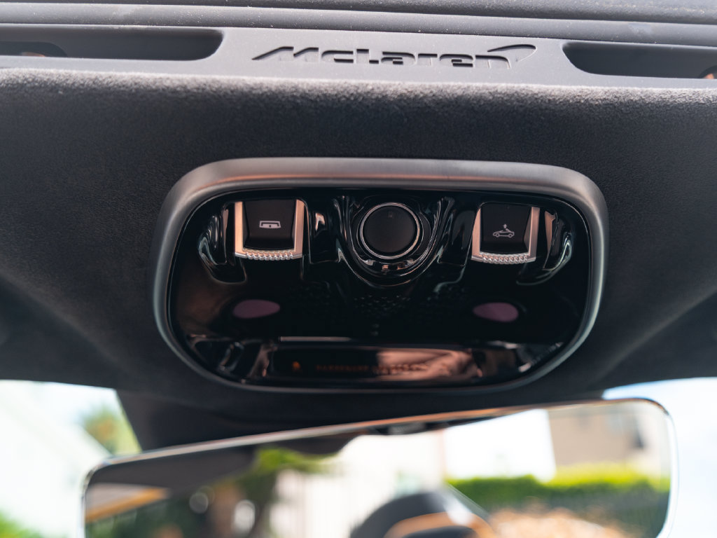 Used 2025 McLaren Artura Spider RWD image 19