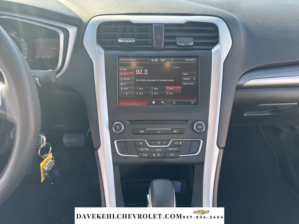 Used 2016 Ford Fusion SE FWD image 14