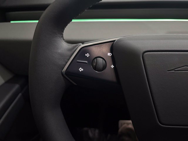 Used 2024 Tesla Cybertruck AWD Crew Cab image 15