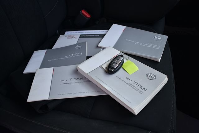 Used 2017 Nissan Titan SV image 16