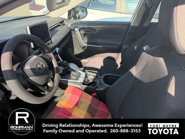 Used 2024 Toyota RAV4 LE AWD/4WD image 8