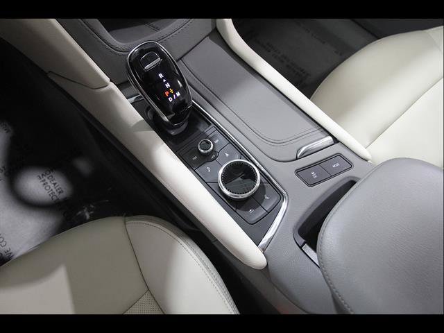 Used 2024 Cadillac XT6 Premium Luxury w/ Technology Package AWD/4WD image 17