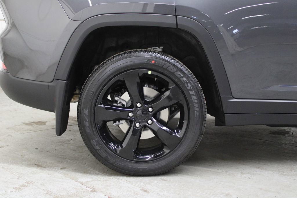 New 2025 Jeep Grand Cherokee Altitude image 33