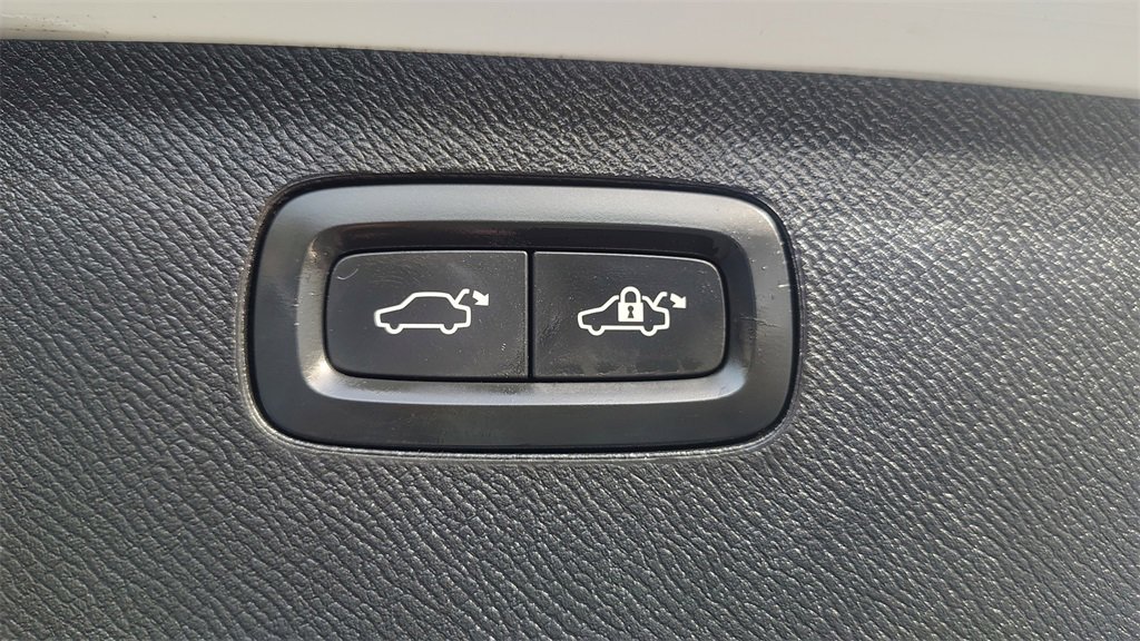 Certified 2022 Volvo XC90 T8 Inscription Expression w/ Advanced Package image 37