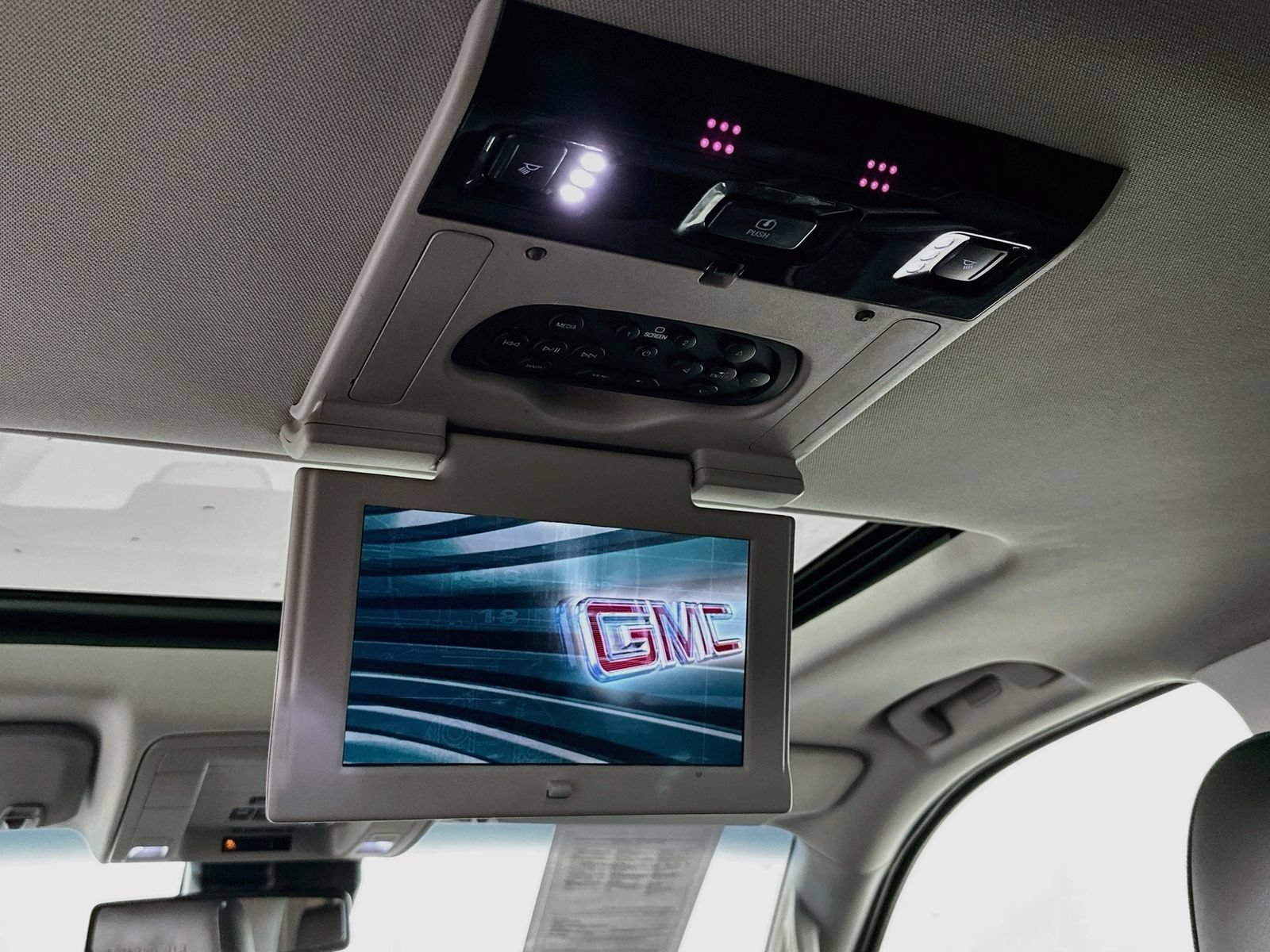 Used 2018 GMC Yukon Denali AWD/4WD image 28