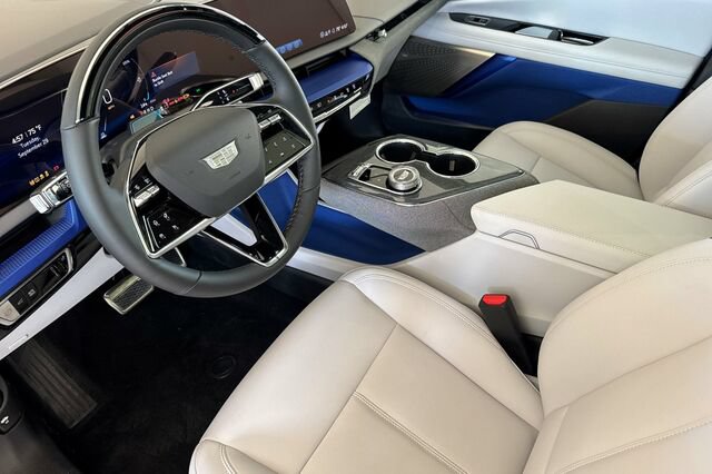 New 2027 Cadillac Optiq Luxury w/ LPO, Floor Liner Package AWD/4WD image 10