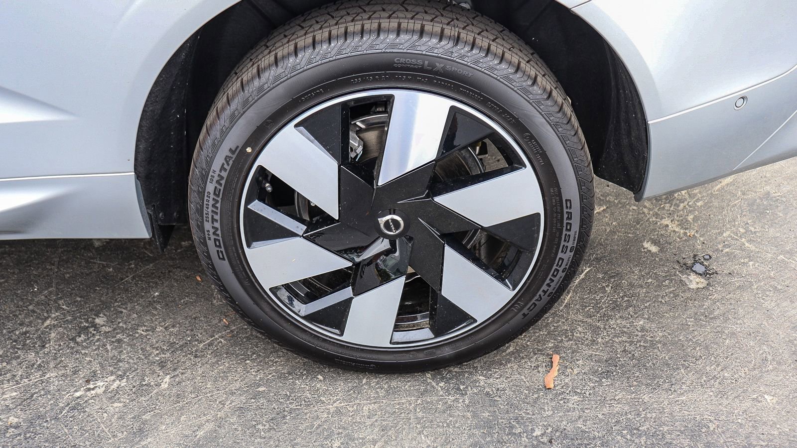 Used 2025 Volvo XC60 T8 Plus w/ Climate Package PRO AWD/4WD image 10