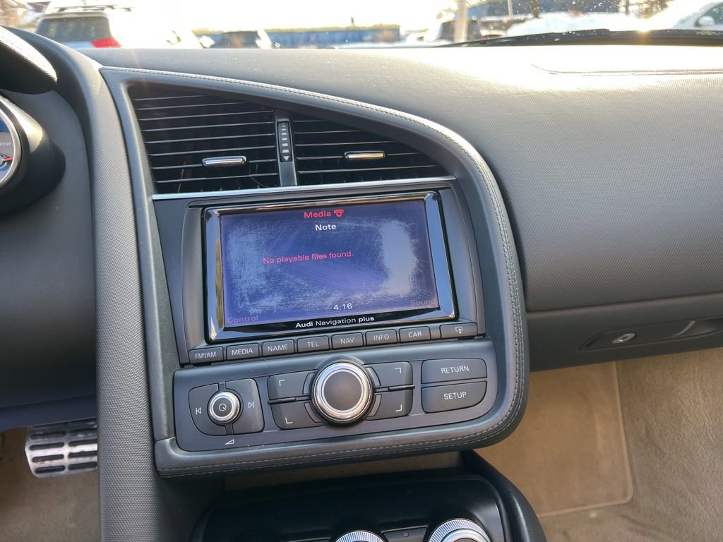 Used 2015 Audi R8 V8 w/ Extended Leather Package image 19