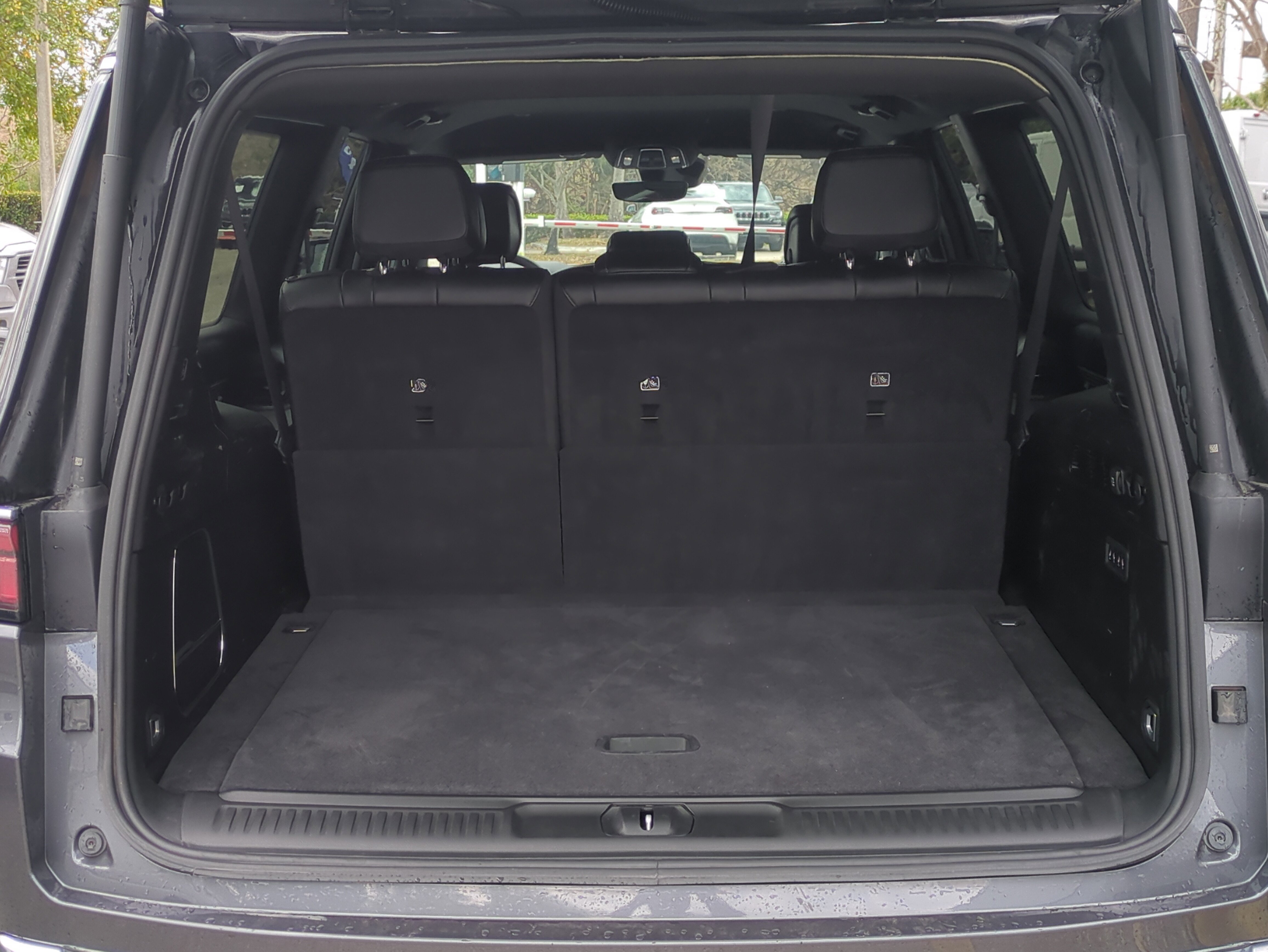Certified 2024 Jeep Wagoneer L Series II w/ Flexible Seating Group image 13