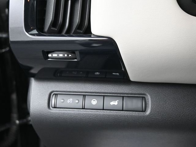 Used 2025 Nissan Pathfinder SV image 37