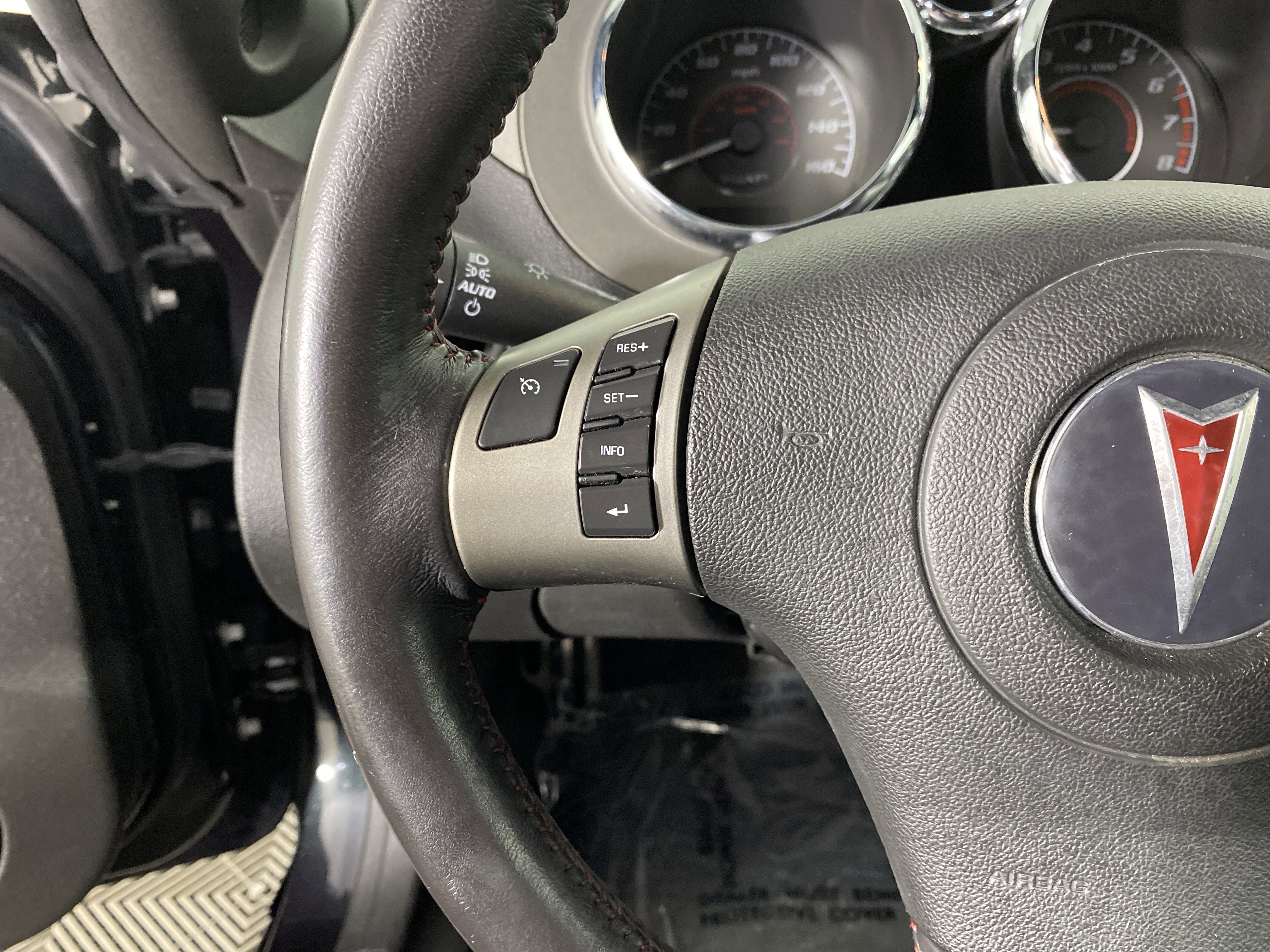 Used 2008 Pontiac Solstice GXP w/ Premium Package image 27