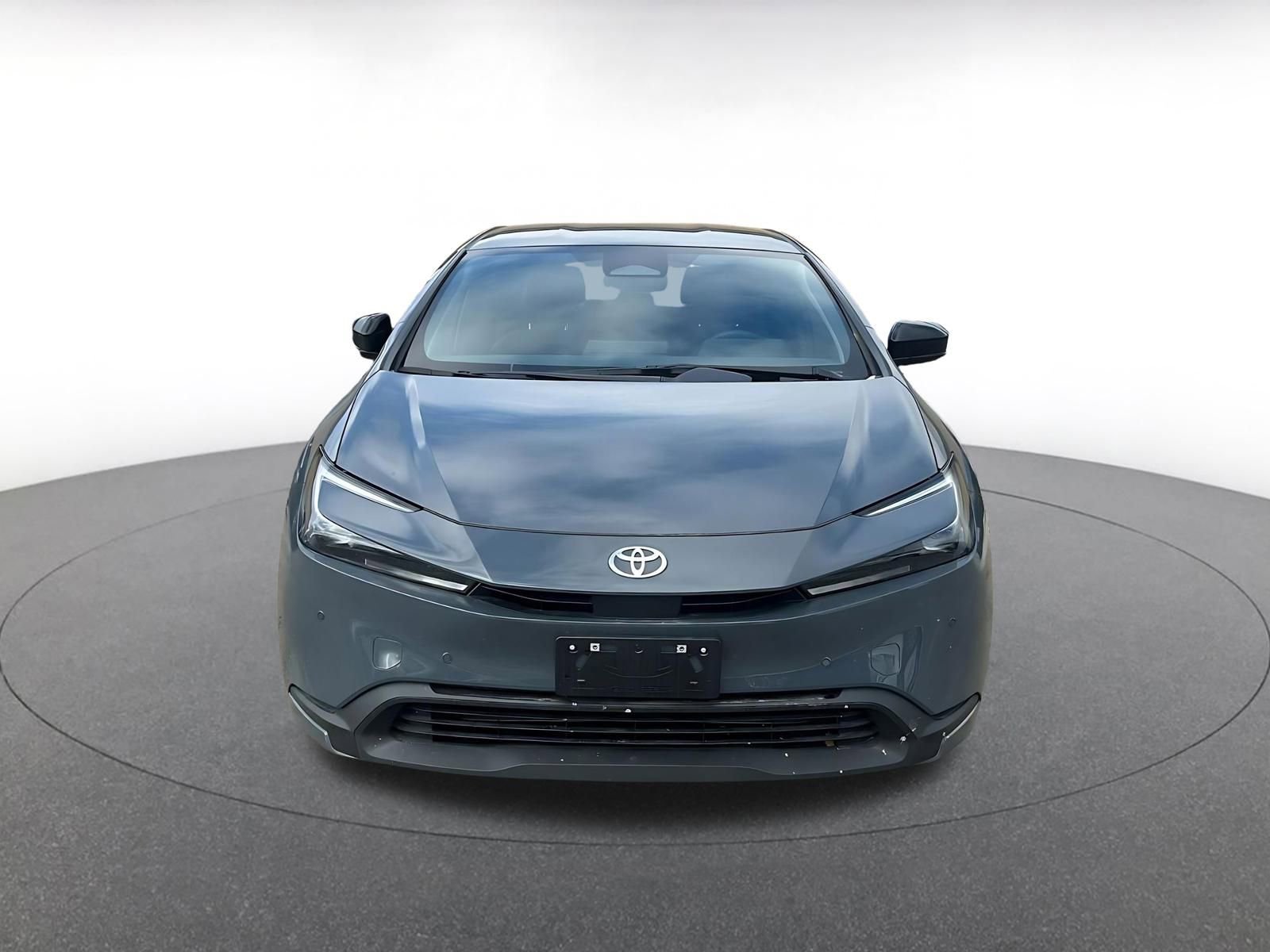 Used 2025 Toyota Prius LE image 2