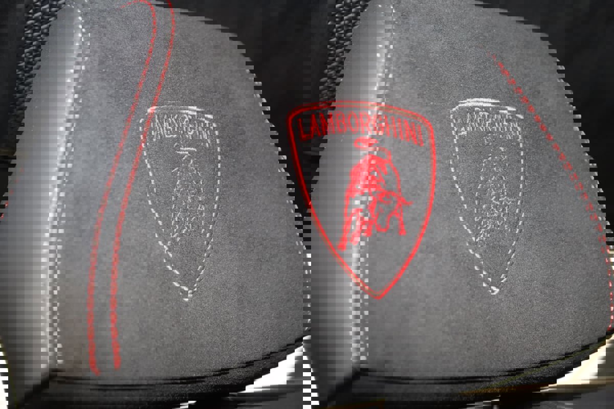 Used 2024 Lamborghini Urus Performante image 23