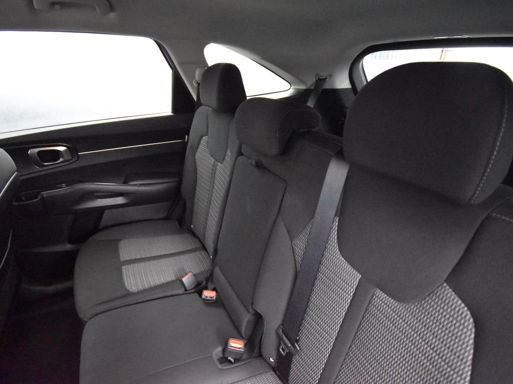 New 2025 Kia Sorento LX FWD image 12