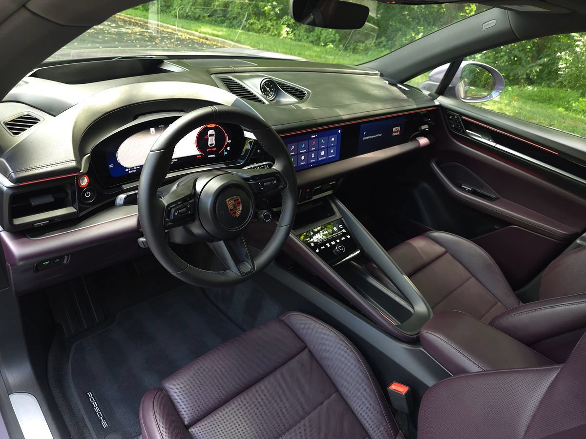 Used 2025 Porsche Macan 4 Electric AWD/4WD image 2