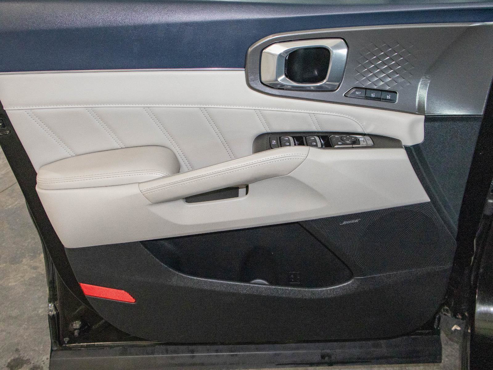 Used 2023 Kia Sorento SX Prestige image 11