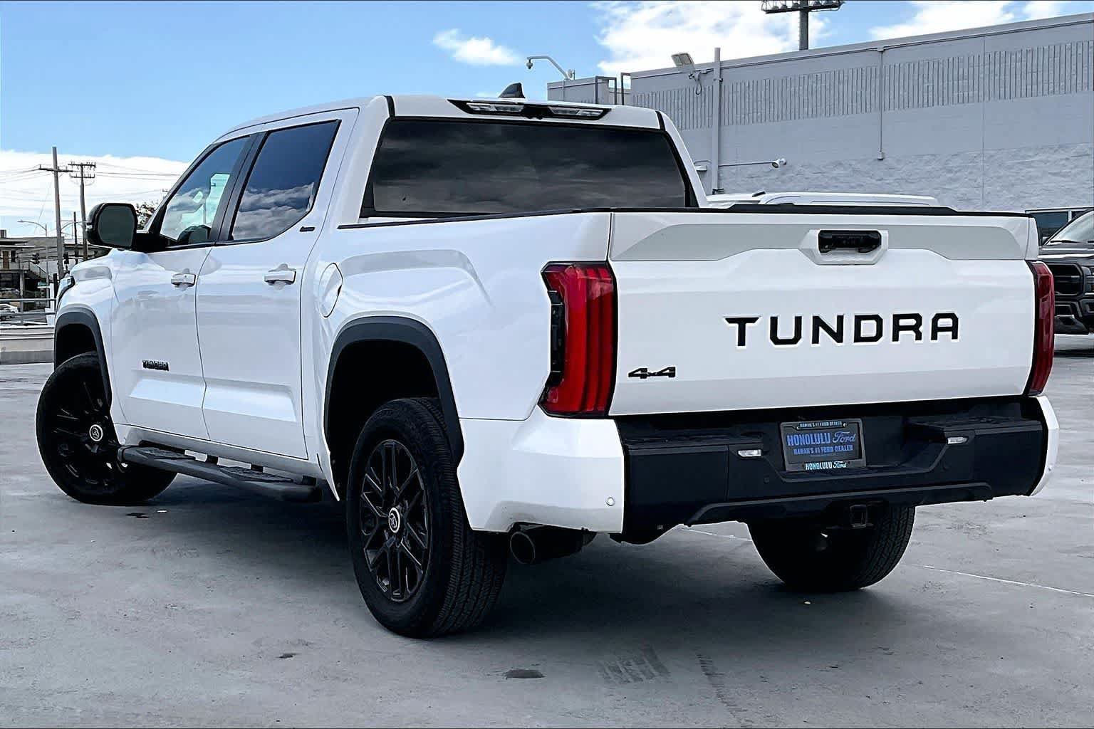 Used 2024 Toyota Tundra Limited AWD/4WD image 4