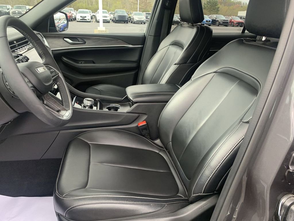 Used 2024 Jeep Grand Cherokee L Limited image 11
